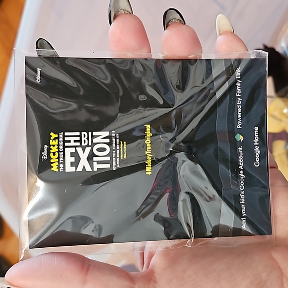 Mickey True Original PIN - Picture 2 of 3